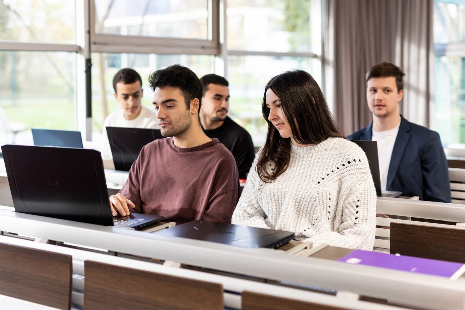 Les bachelors de l’informatique et des ressources humaines sous statut étudiant